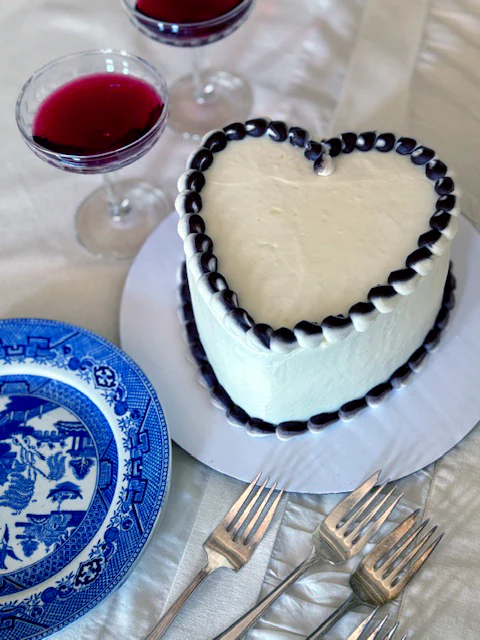 Crowd Pleaser Cake - Image 3