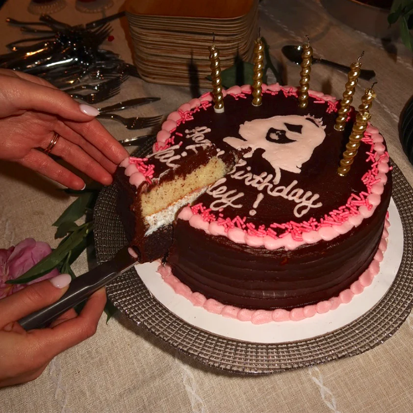 Crowd Pleaser Cake - Image 4