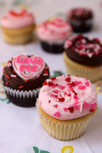 Holiday Cupcake - Image 3