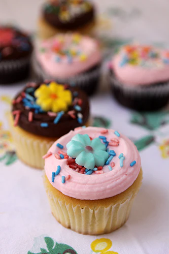 Holiday Cupcake - Image 7